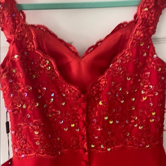 Red Embellished Gown - Never worn - Picture 3 of 3